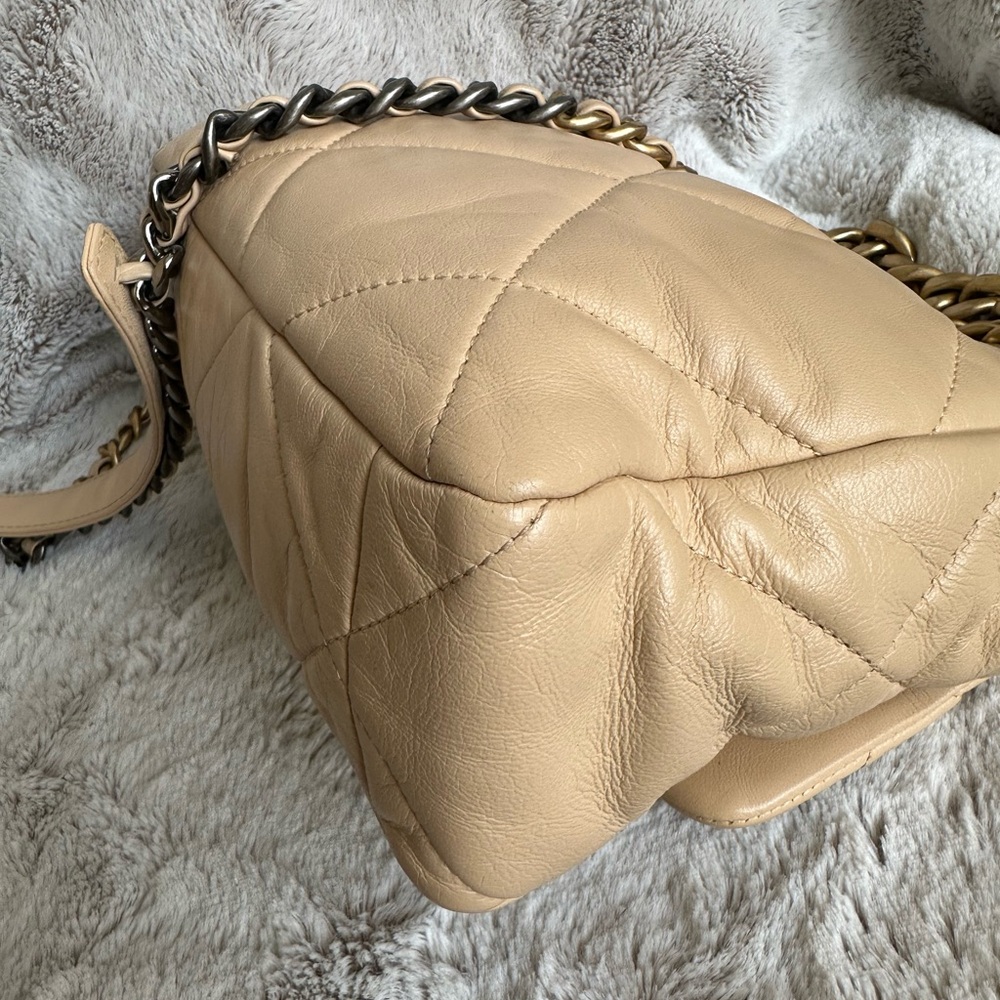 Sold on my FB. Chanel 19 Large Beige - Picture 13 of 17